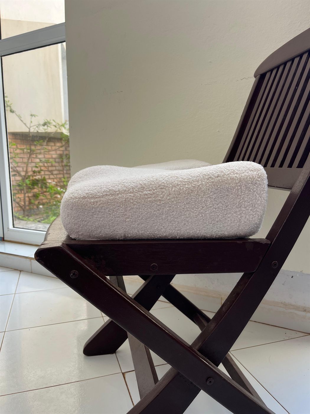 Coussin PosturLabs de profil, inclinaison visible